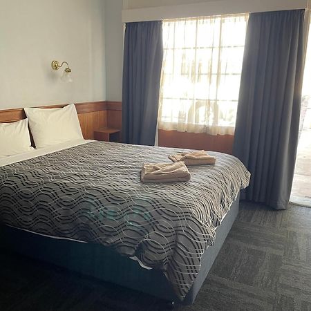 County Lodge Motor Inn Вест-Вайалонг Екстер'єр фото