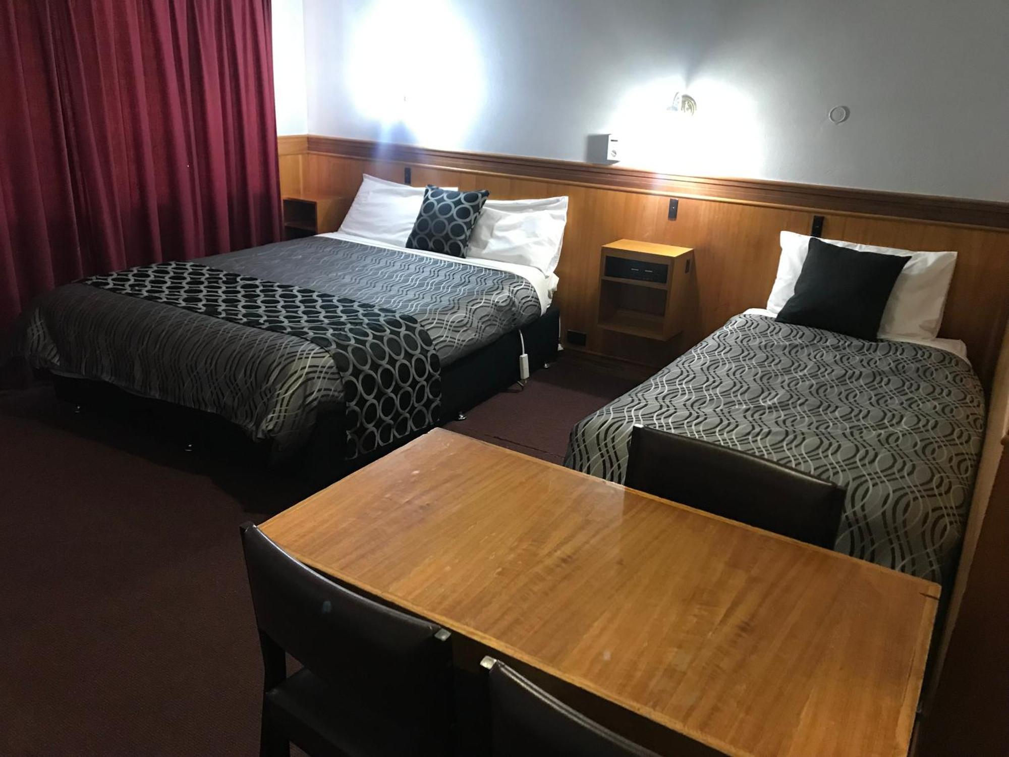 County Lodge Motor Inn Вест-Вайалонг Екстер'єр фото