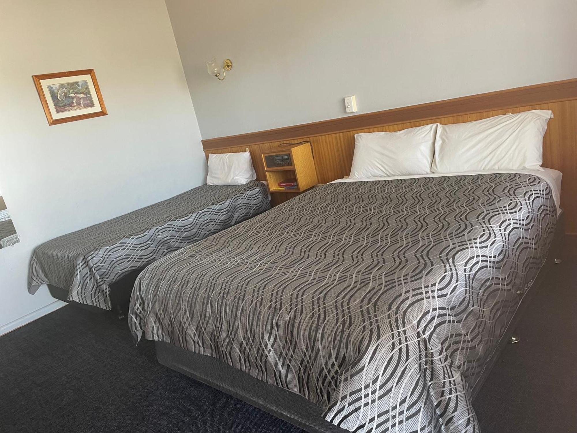 County Lodge Motor Inn Вест-Вайалонг Екстер'єр фото