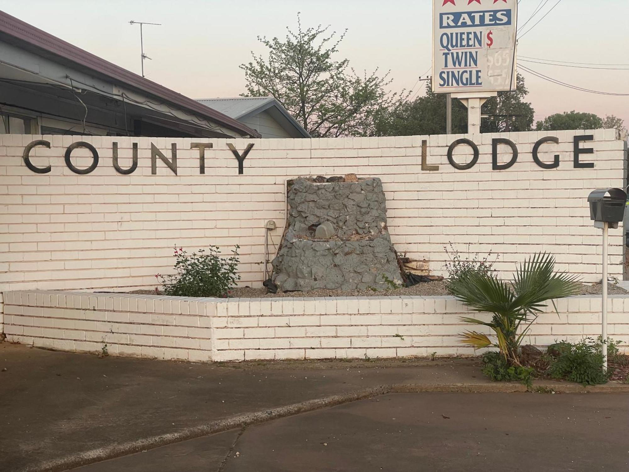 County Lodge Motor Inn Вест-Вайалонг Екстер'єр фото