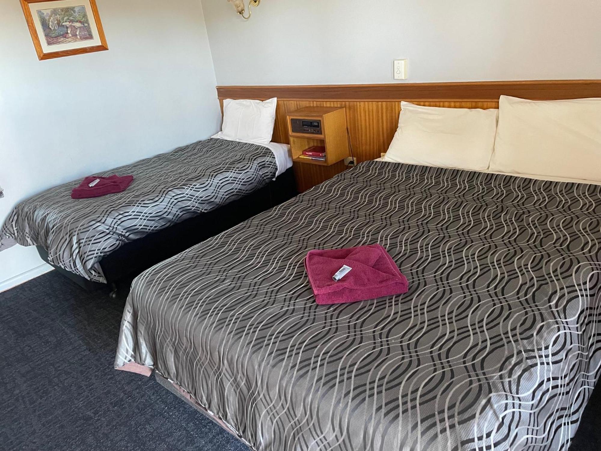 County Lodge Motor Inn Вест-Вайалонг Екстер'єр фото