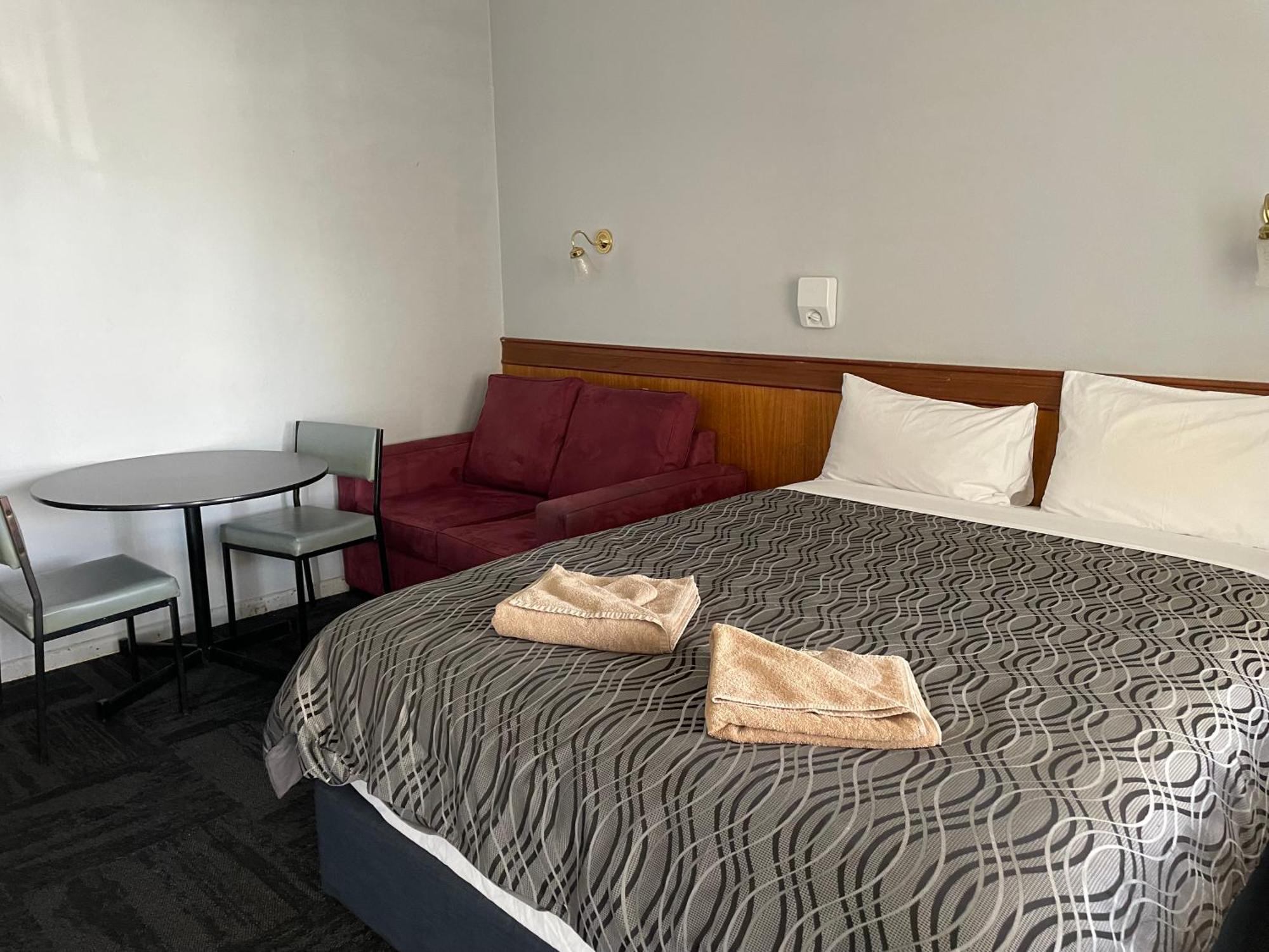 County Lodge Motor Inn Вест-Вайалонг Екстер'єр фото