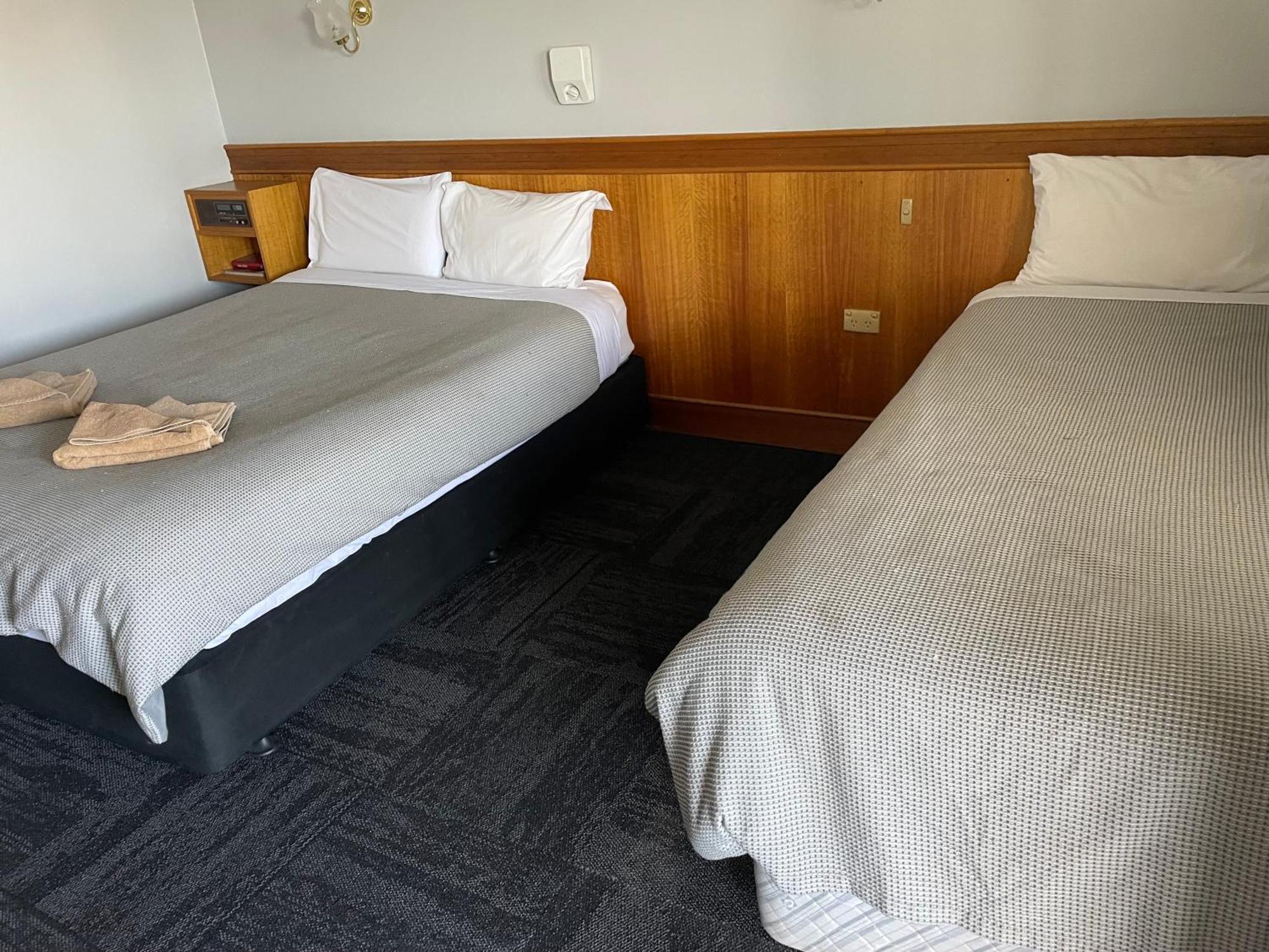 County Lodge Motor Inn Вест-Вайалонг Екстер'єр фото
