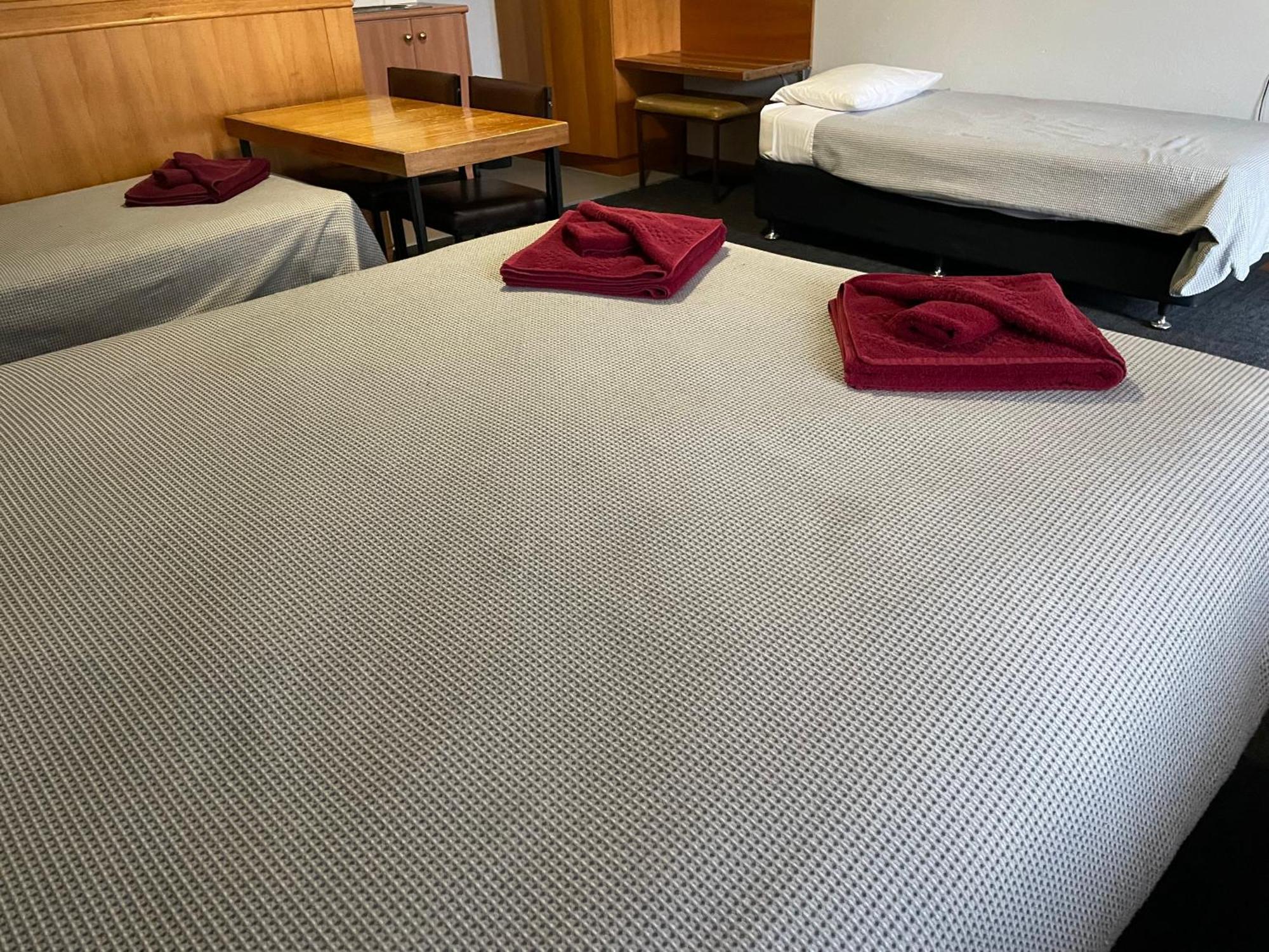 County Lodge Motor Inn Вест-Вайалонг Екстер'єр фото